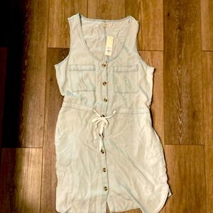 Light weight button down womens size medium dress. Brand NEW w/tags!!
